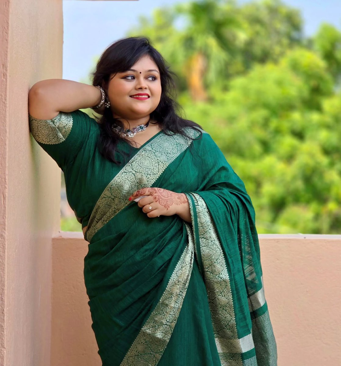 FredaStingef's tweet photo. If an afterlife exists, I want to be reborn as a Bengali woman in every life to come. https://t.co/49y2fs7iML