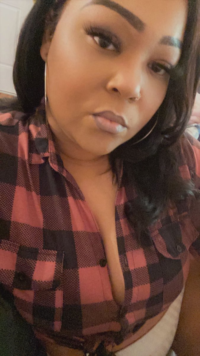cocoacurves84's tweet photo. Glasses or no glasses? https://t.co/6pH5iTFtJM