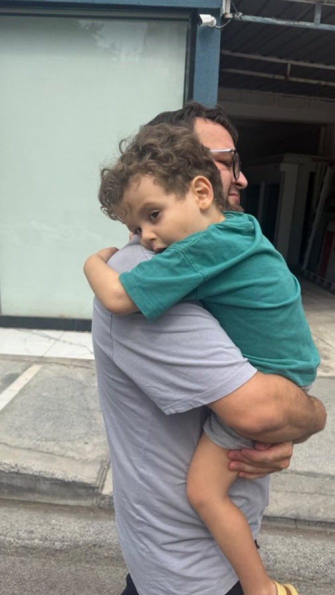 Ahsenpetek1's tweet photo. Sayın Cumhurbaşkanım, aile kurumuna saygınız ve bir baba, bir dede oluşunuz bize umut veriyor. Ayrı kalan öğretmenlerimizin ailesiyle yaşaması için İL EMRİ talebimizi arz ediyoruz 🕊️. @RTErdogan @EmineErdogan @dbdevletbahceli @burhanduran #AyrılığaSONverMEB @hasandogan https://t.co/fXe6k6EIkt