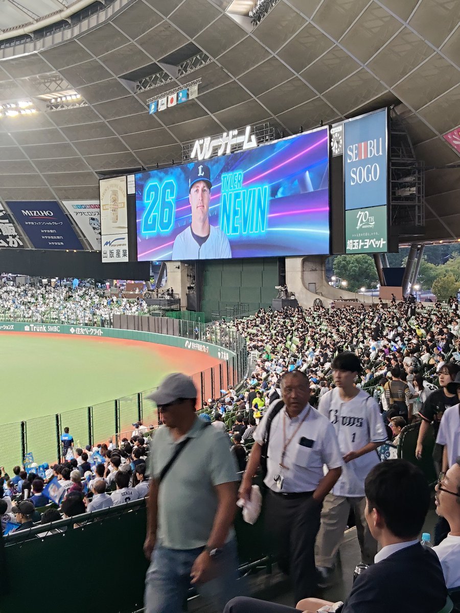bokutoshiyo's tweet photo. 今日はここ
1ヶ月ぶりベルーナドーム
金曜日なのにチケット完売
2位死守のため絶対に負けられない戦い！
#埼玉西武ライオンズ
#ベルーナドーム https://t.co/TF5dSZvHYa