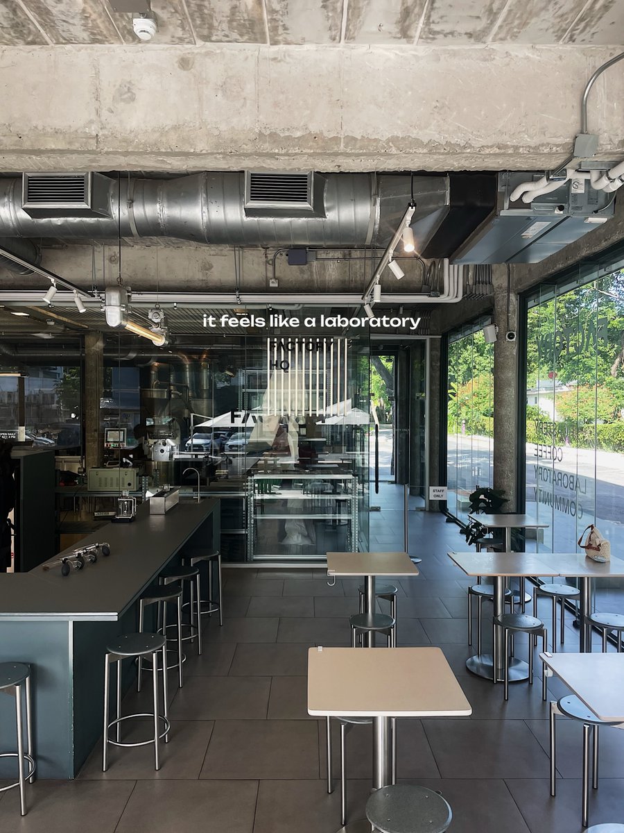 XiaoRodrig5q's tweet photo. Visited the Phaya Thai branch three years ago, and it quickly became one of my favorite coffee shops in Bangkok. Finally made it to their other branch—same warm service, great coffee, and beautiful ambiance. Worth the trip. https://t.co/QBIf9UjzKB