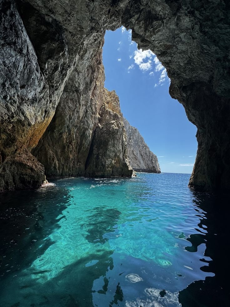 TravelBucketX's tweet photo. Zayknthos Island 🇬🇷 https://t.co/1A8rzJbjAw