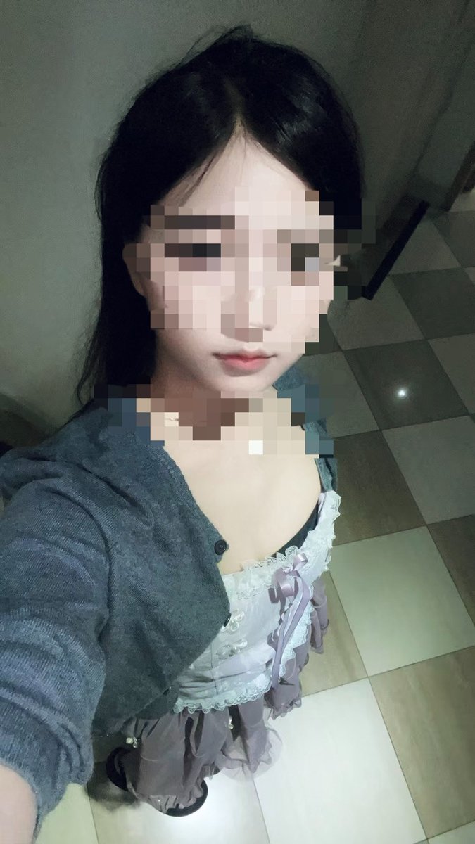 SUNSSSsunS's tweet photo. 国庆有两个选择：35岁心理医生（老公有点阳痿），21岁纯情女大（男友留校陪伴但随叫随到），��该先吃谁呢，兄弟们想先看谁呢？留言 https://t.co/r9l0K74hPi