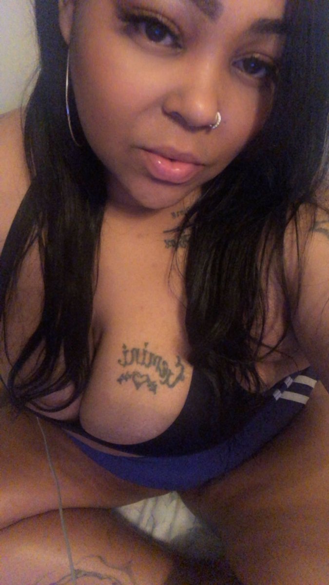 cocoacurves84's tweet photo. Ive been single for so long I think I’m getting to use to this shit😩😂 https://t.co/s8TzgHR2J7