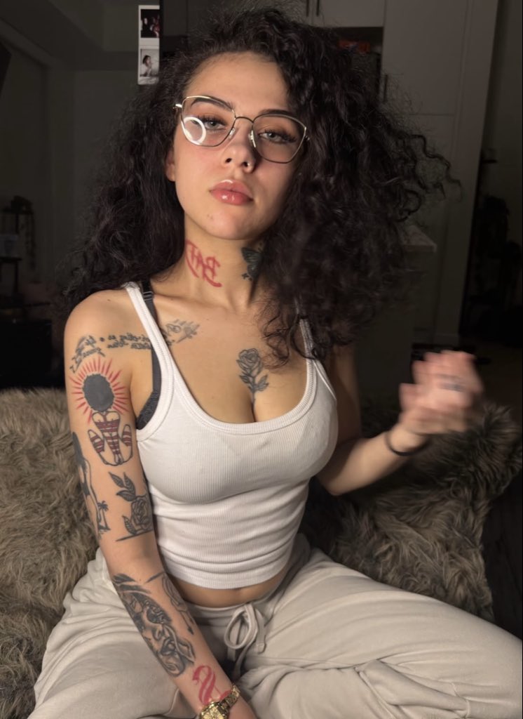 Hazelflu's tweet photo. I drain you because you fold the second I want more. 🔮🔮💗💗💸💸

#findom #chastity #snowbunny #bnwo #sexting #relapse #sissy #joi #simp https://t.co/1wpOLuWTQb