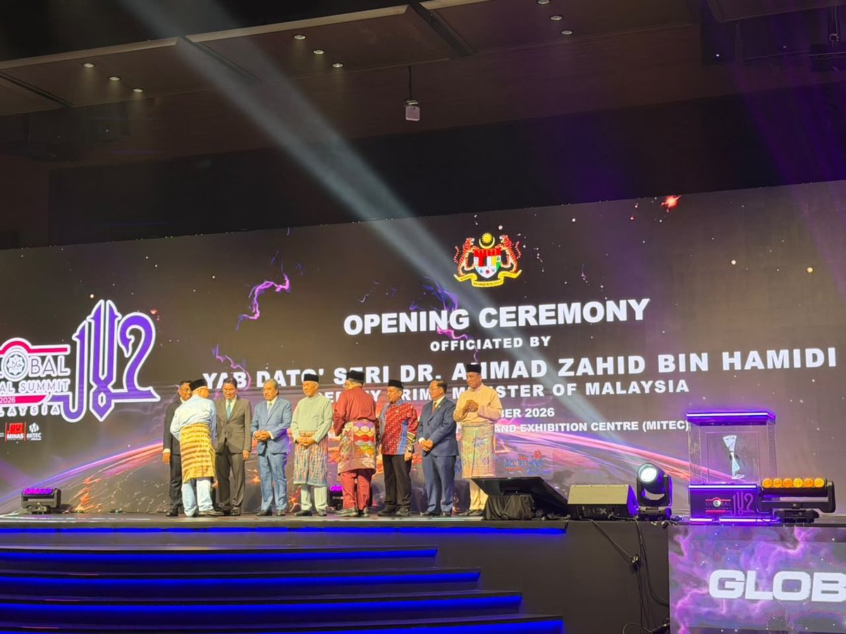 MDVinMalaysia's tweet photo. High Commissioner H.E. Dr. @Mariyam_Shab attended the Opening Ceremony of the Global Halal Summit (GHaS) 2026, held in conjunction with MIHAS 2026. The ceremony was officiated by YAB Dato’ Seri Dr. Ahmad Zahid Hamidi, Deputy Prime Minister of Malaysia. https://t.co/TtpotK47Kf