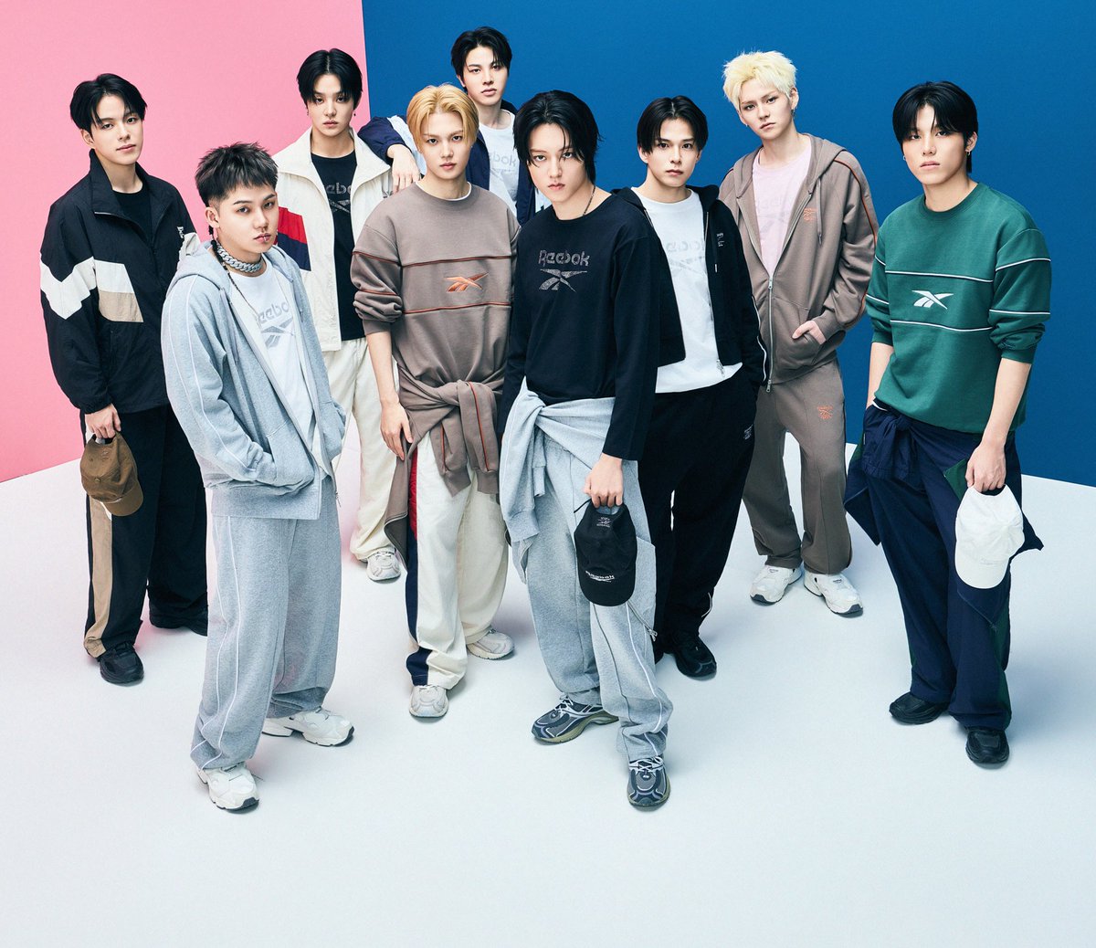 3i4247486's tweet photo. TREASURE × Reebok #트레저 #지훈
🔗 https://t.co/xdr43yG4o4 https://t.co/t3uDX1dZz1