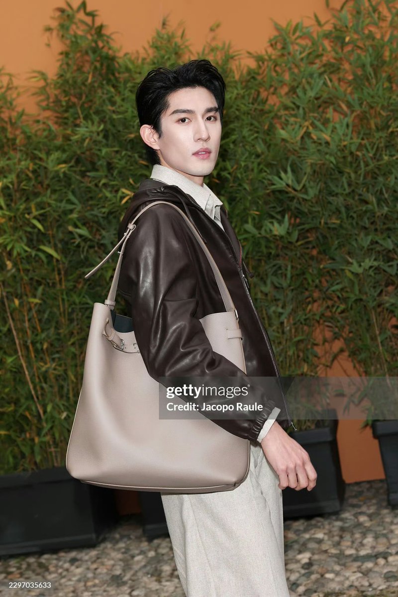 bibleswin's tweet photo. Jacopo Raule has been doing God’s job since fashion week started and all I have to say is thank you king… you always devour with your Getty pics 

#TODSXAydenSng
#AylioMFWSS27
#AydenSng https://t.co/ombQEGDNJ8