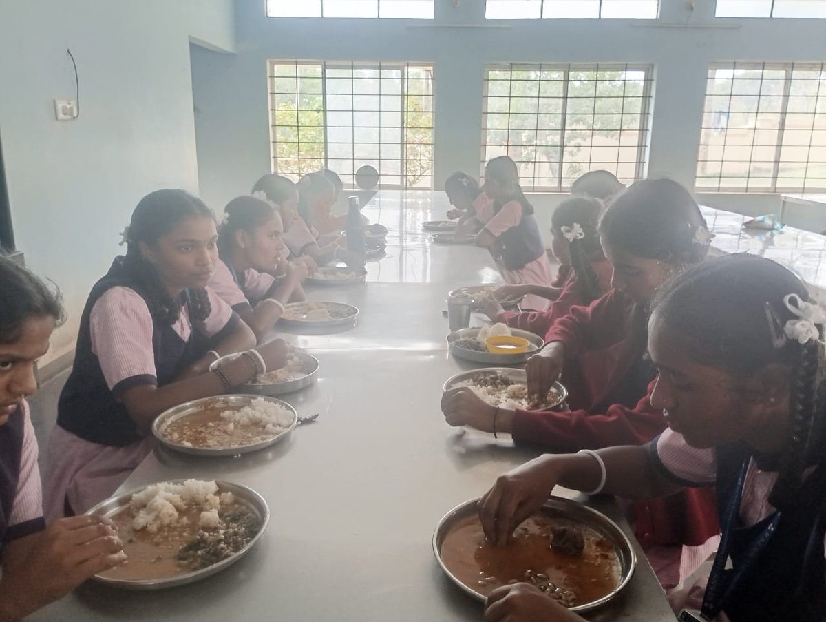 MdrsSc91803's tweet photo. Lunch https://t.co/qHyRaV1lks