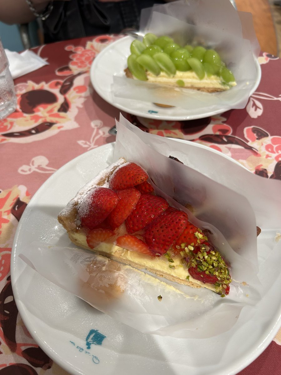 48LieZombie's tweet photo. 9/12〜9/16 🚄名古屋旅行
彼女の家族とご飯行けて 家族写真撮って
彼女とお揃いのもの買って
今回も楽しい旅行でした✌️

彼女のお母さん  冷蔵庫に
前回撮った写真 貼ってくれてるから
今回も 貼ってくれるかな？🤭

次回は年末！
風邪、怪我ないように 筋トレ継続💪 https://t.co/YiEM6Cgdmh