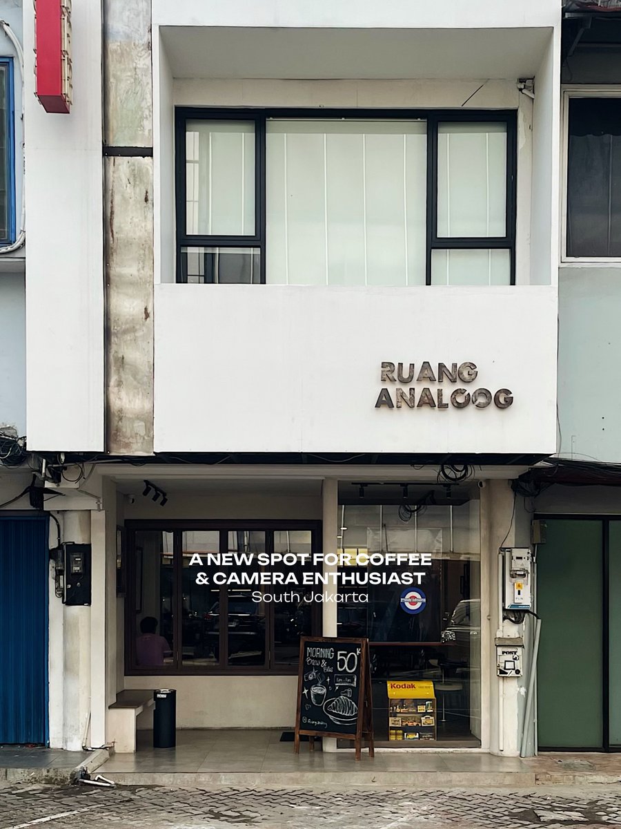 XiaoRodrig5q's tweet photo. Yes to more new spots in Wijaya. This cozy place is perfect for coffee and camera enthusiasts, with great coffee and film for your analog camera. Their morning coffee-and-pastry combo is just IDR 50k—a winning deal in this economy. https://t.co/mxK5PnG6pZ