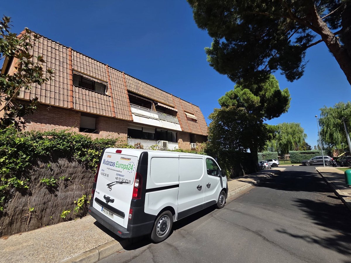 mudanzas24Europ's tweet photo. Otra de nuestras secciones está en una recogida en Las Rozas para salir hacia Europa y entregar 3 m3 en Ginebra.
#Mudanzas #MudanzasInternacionales #InternationalMovings #Guardamuebles #Storage #Cajas #Grupajes https://t.co/WEXdSbjATH
