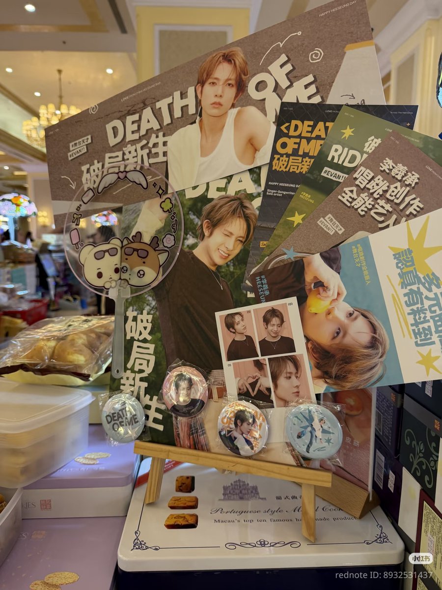 cuddlyheeseung's tweet photo. Evan is seriously so loved in China, from all those support billboards to the support of Koi Kei Bakery giving fans souvenirs and tasty snacks, and C-Ever's said it’s so pretty that everyone stops to look! ♡ https://t.co/sSdui10IIU