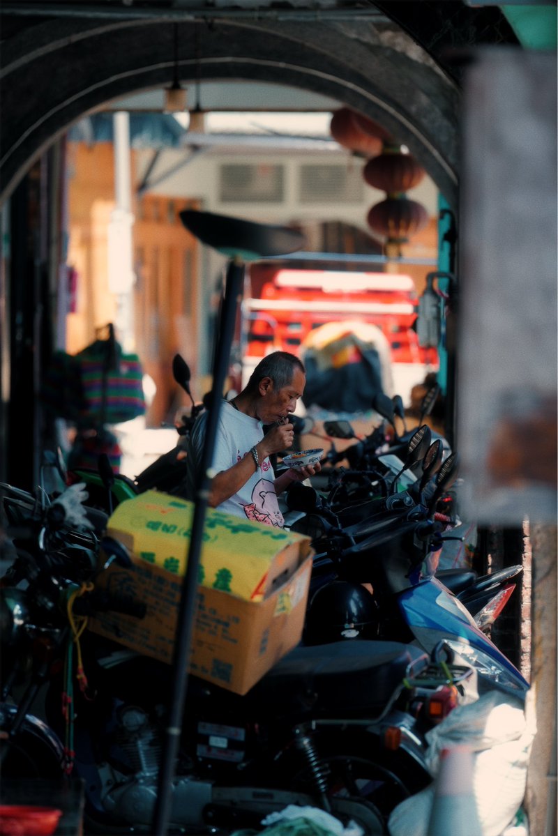 d28_poker's tweet photo. 知らない街なのに、
なぜか懐かしかった。

Taipei, Taiwan 🇹🇼

#台湾 #台北 #台湾写真 #Taipei #Taiwan #streetphotography #streetphoto #photography #スナップ写真 #写真好きな人と繋がりたい https://t.co/uBeiAJQiVO