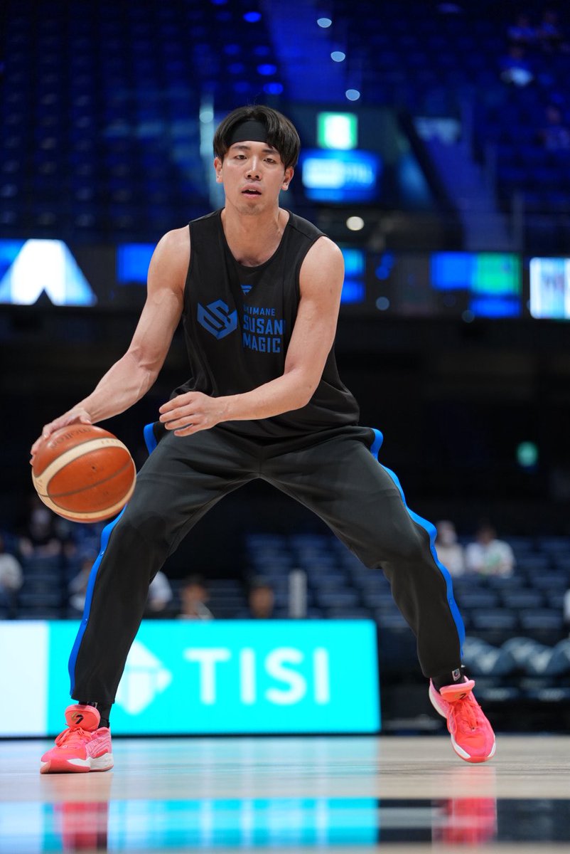 susanoo_m's tweet photo. ウォーミングアップ💨🔥📸

🏀🕖19:05 TIP OFF

#島根スサノオマジック https://t.co/xB0EdetQmB