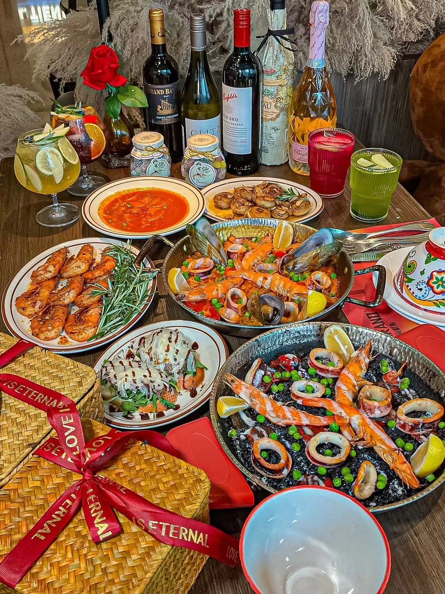 TrishaLack20's tweet photo. Descubre la paella valenciana auténtica: arroz en su punto, azafrán y sabores mediterráneos que conquistan el paladar en cada bocado. https://t.co/vstL1Y9wI1