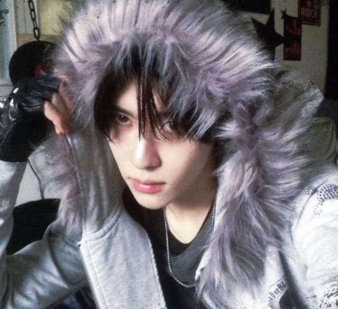 sionsbunny's tweet photo. i just love when they style sion in fur hoods https://t.co/KT6ZrbnQHZ