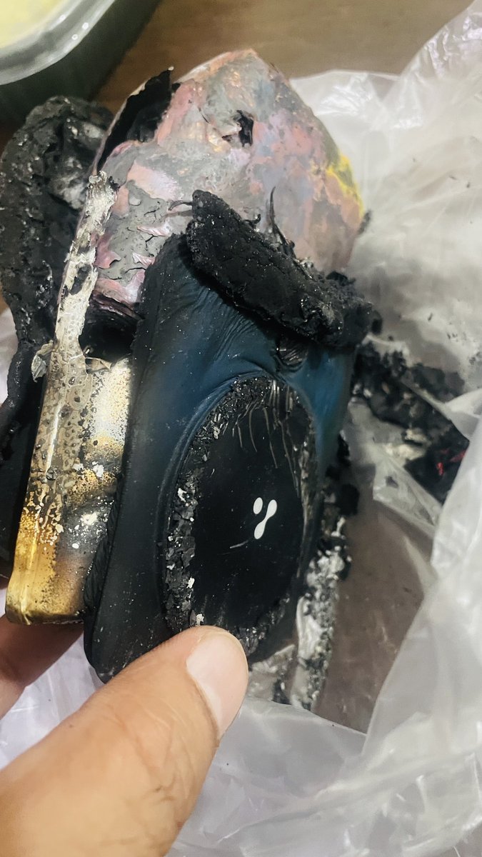 ashu6817's tweet photo. ⚠️ My Ambrane 10,000mAh MagSafe power bank overheated and caught fire, severely melting the device and burning my furniture.
This is a serious safety concern. @AmbraneIndia @amazonIN — please investigate this incident and provide a resolution
#Ambrane #ProductSafety #FireHazard https://t.co/xaPhxK0mJs