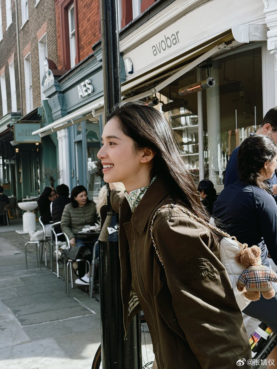theairyclouds's tweet photo. let's hope 👸🏻 gets a project one day set in the UK or any place abroad https://t.co/w96mJnzTN3