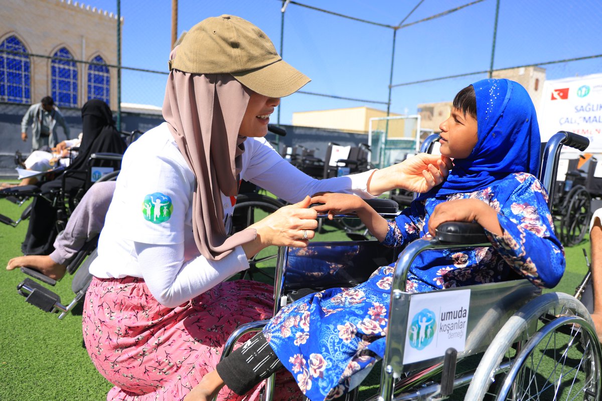 NasSocial_ar's tweet photo. ♿ Yemen’de 50 Tekerlekli Sandalye Desteği

Umuda Koşanlar Derneği desteğiyle Marib ve Hadramut’ta 50 tekerlekli sandalye temin edildi. Projeyle hareket kabiliyeti kısıtlı kişilerin günlük yaşamlarının kolaylaştırılması amaçlanıyor.

#Yemen #EngelsizYaşam #İnsaniYardım https://t.co/ZVy2fNpe23