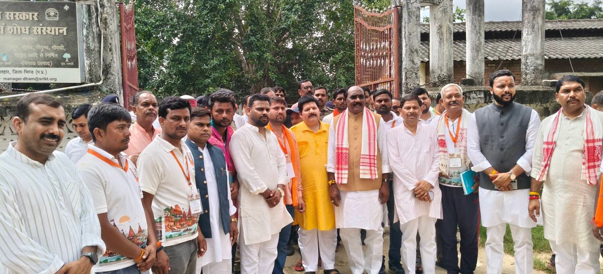 _pathak2's tweet photo. #सेवा_संकल्प_अभियान 
वाराणसी से बड़नगर सेवा संकल्प यात्रा #भिण्ड #मध्य #प्रदेश https://t.co/wzT3q91xM2