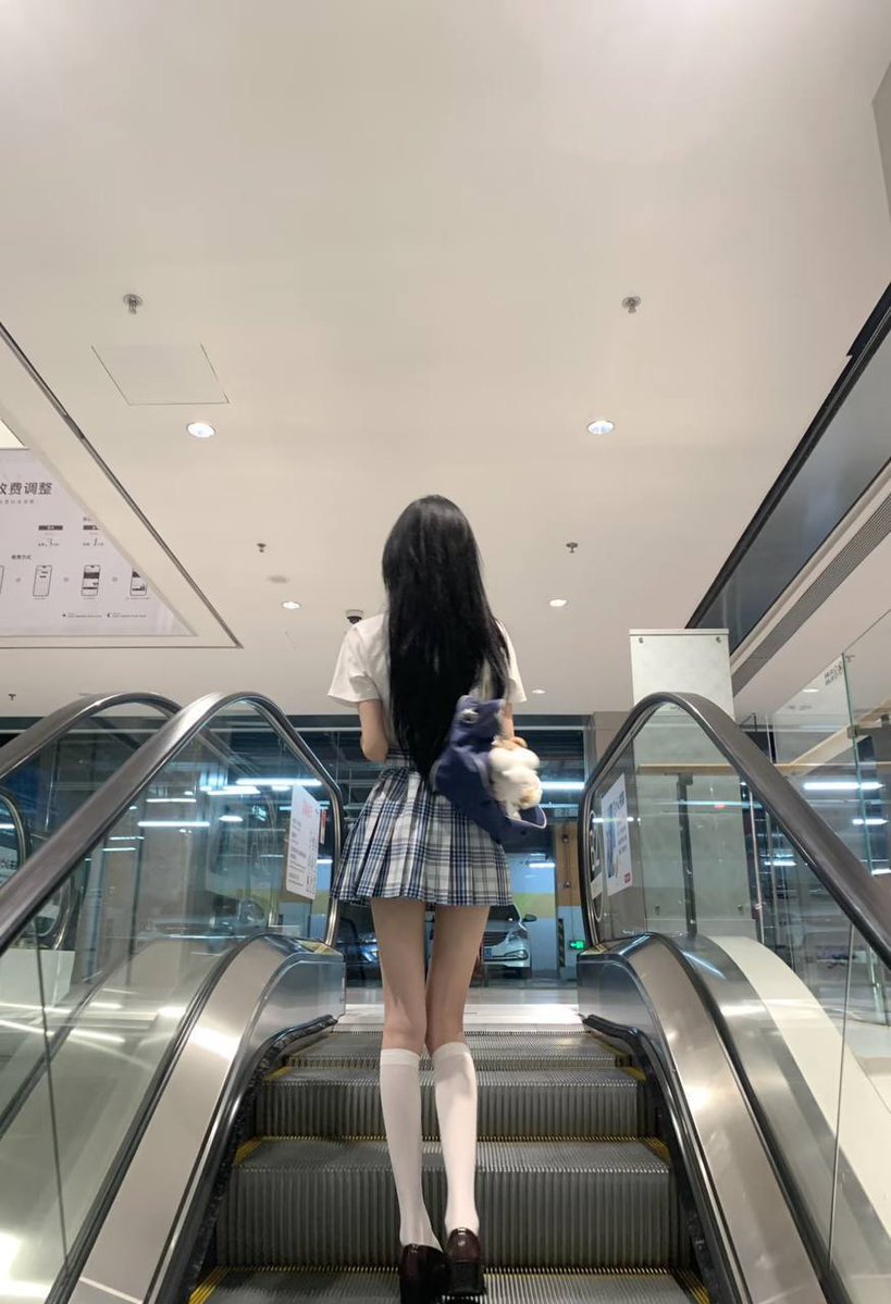 OPSSports2023's tweet photo. 田阳区
👉助理@sekimofu1
老师009
看上了请截图妹子和排号便客服快速安排
#百色
要一个黄昏，满是风，和正在落下的夕阳，远处可见袅袅升起的炊烟。 https://t.co/NgnEjj61FG