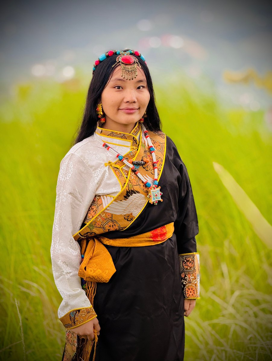 ShayHamiss's tweet photo. Wrapped in traditional attire again. Thank you so much, sis @karma_cheyang_la, for this wonderful opportunity. The dress is from @karmas_chupa—contact them for inquiries. https://t.co/bHX7wH8J0Q