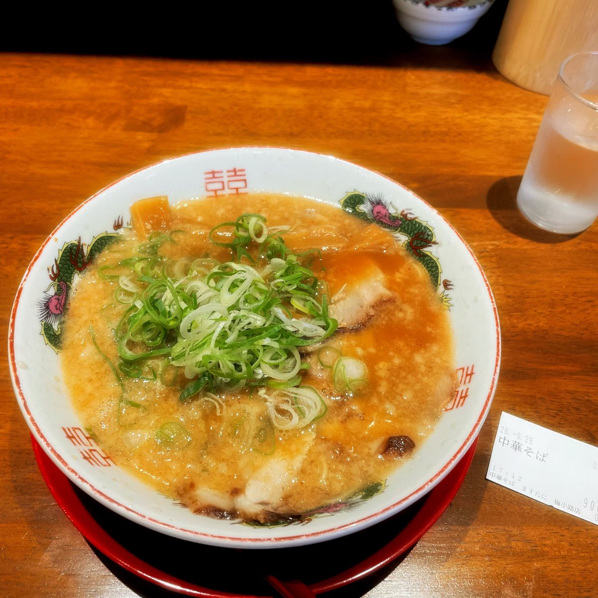 Nondanna's tweet photo. むかぁし、よく御徒町で食べたラーメン屋のお膝元で食してきました。
本店では無いですが、美味しゅうございました。 https://t.co/xNbtJfLkIH