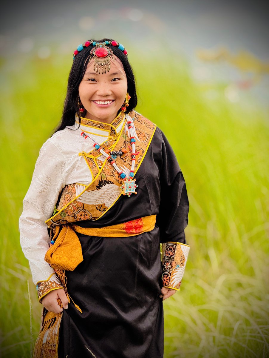 ShayHamiss's tweet photo. Wrapped in traditional attire again. Thank you so much, sis @karma_cheyang_la, for this wonderful opportunity. The dress is from @karmas_chupa—contact them for inquiries. https://t.co/bHX7wH8J0Q