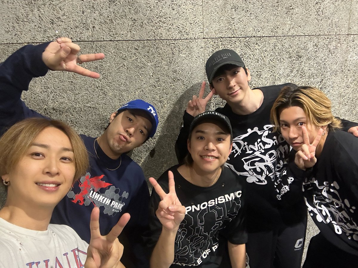 uenbrman's tweet photo. 揃いました！
#楽屋仲間 https://t.co/fEnEyE5AYP