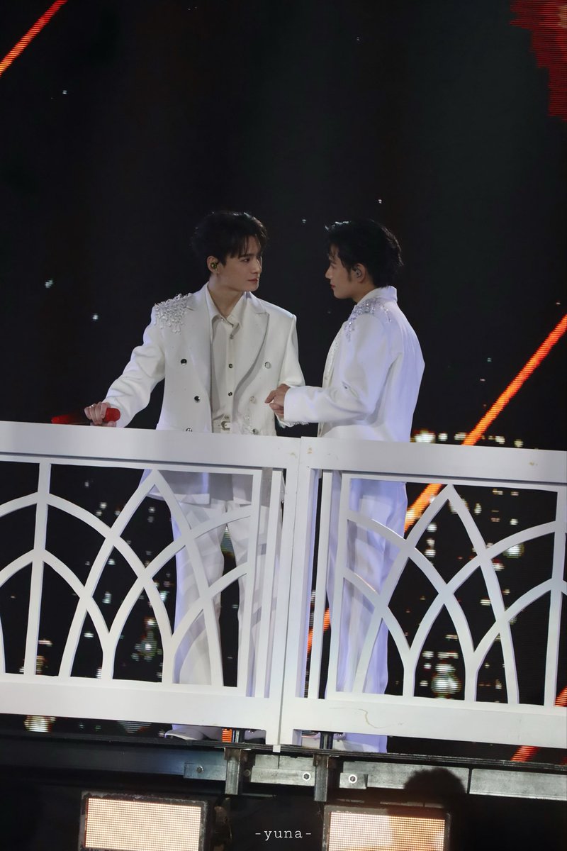 yuuuuuna2gett's tweet photo. 𝒦ℴ𝓃𝑔𝓅ℴ𝓅𝒜𝓇𝓉𝒽𝒾𝓉 𝒻ℴ𝓇ℯ𝓋ℯ𝓇 ♡ྀི ₊

#SOTUS10thYearConcertD1
#คริสสิงโต
#KristPerawat
#SingtoPrachaya https://t.co/RkjrBrjEsn