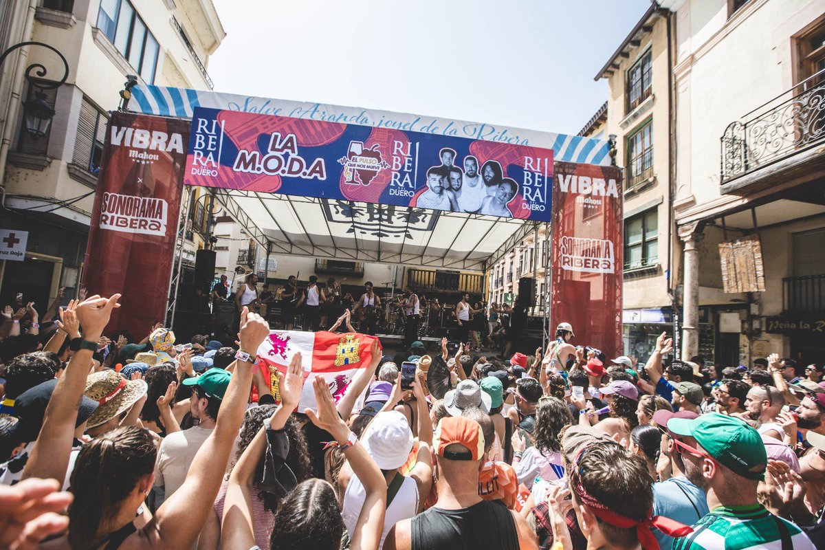 sonoramaribera's tweet photo. Castilla y León suena así. Un público que abraza a su gente, una tierra que no deja de dar talento y que acoge a quien viene a conocerla.
@CyLEsVida #cylesvida https://t.co/gHn1JcNaSd