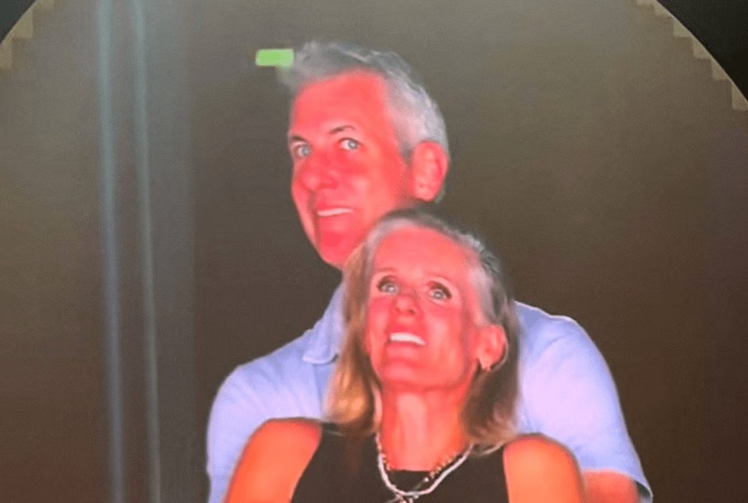 enyonvm's tweet photo. Which reminds me, is this the cheating husband pose or something? https://t.co/sttdr03hiY