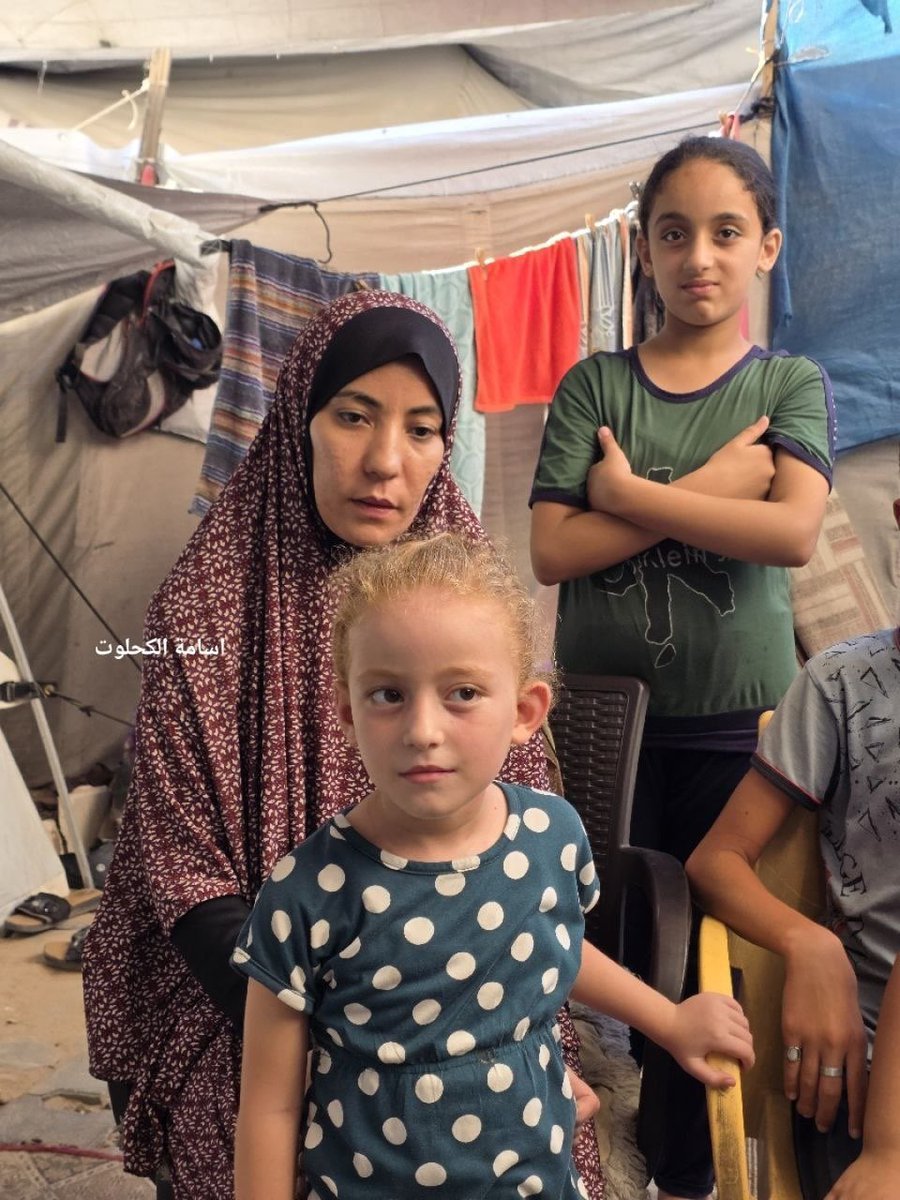 DmodosCutter's tweet photo. Four children from the Balah family lost both parents during the Israeli genocide in Gaza and now live with their aunt in a tent in Gaza City.

Their father had gone to collect flour from his in-laws' home west of Gaza City, accompanied by his wife and eldest son. Before they reached the house, a missile struck them, killing the father and injuring the mother and their son. 

A second missile then struck, killing the mother and leaving their son critically wounded. He spent more than a month in intensive care and continues to suffer from his injuries.

📷 Osama Kahlout