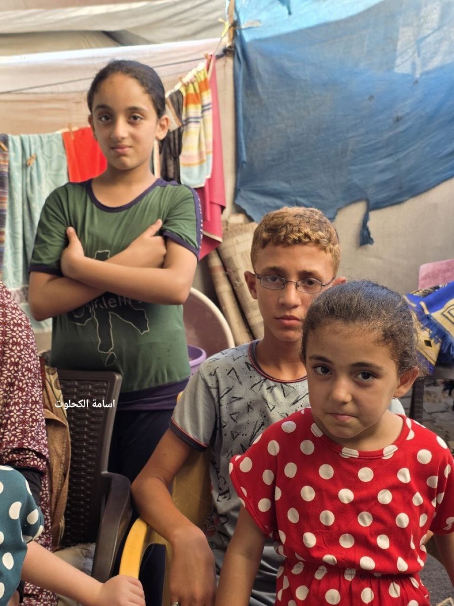 DmodosCutter's tweet photo. Four children from the Balah family lost both parents during the Israeli genocide in Gaza and now live with their aunt in a tent in Gaza City.

Their father had gone to collect flour from his in-laws' home west of Gaza City, accompanied by his wife and eldest son. Before they reached the house, a missile struck them, killing the father and injuring the mother and their son. 

A second missile then struck, killing the mother and leaving their son critically wounded. He spent more than a month in intensive care and continues to suffer from his injuries.

📷 Osama Kahlout
