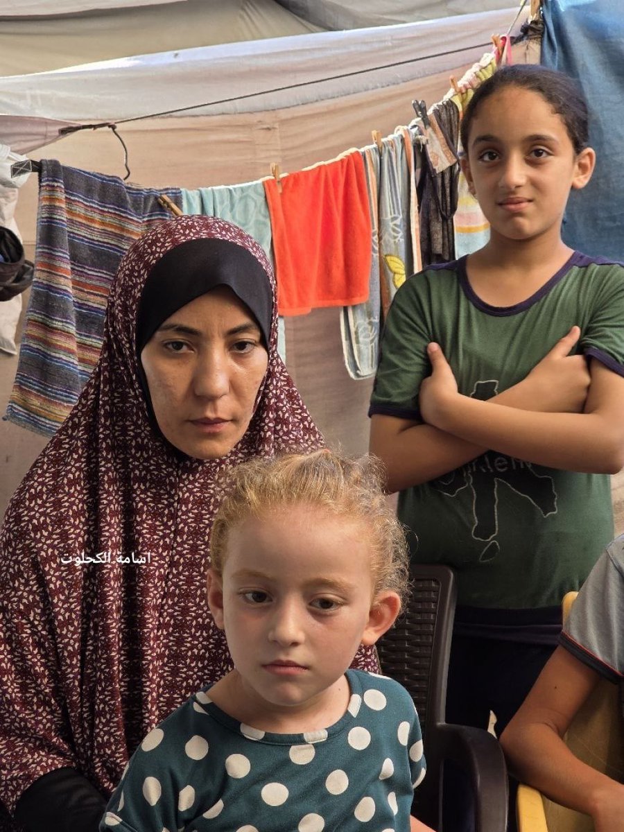 DmodosCutter's tweet photo. Four children from the Balah family lost both parents during the Israeli genocide in Gaza and now live with their aunt in a tent in Gaza City.

Their father had gone to collect flour from his in-laws' home west of Gaza City, accompanied by his wife and eldest son. Before they reached the house, a missile struck them, killing the father and injuring the mother and their son. 

A second missile then struck, killing the mother and leaving their son critically wounded. He spent more than a month in intensive care and continues to suffer from his injuries.

📷 Osama Kahlout