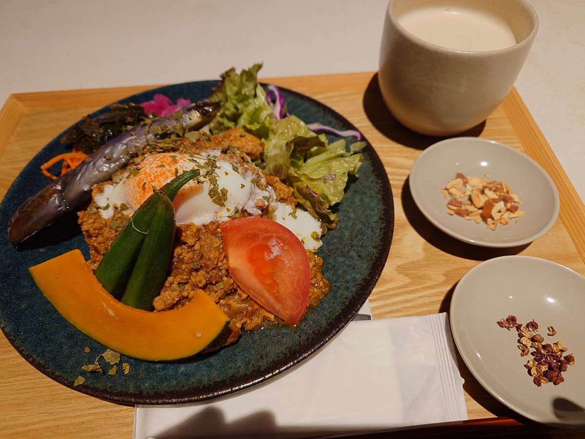 trinkerxx's tweet photo. 資生堂の薬膳カフェ　キーマとチャイ https://t.co/PeC5mnGmX7