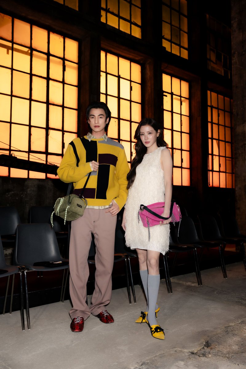 Kazzmagazine's tweet photo. "กลัฟ คณาวุฒิ" และ "ใบเฟิร์น พิมพ์ชนก" ร่วมชมโชว์ Onitsuka Tiger เปิดตัวคอลเล็กชั่น Spring/Summer 2027 ที่งานมิลานแฟชั่นวีค

#OnitsukaTigerSS27xGULF 
#GulfKanawut #Baifernbah #OnitsukaTigerSS27 https://t.co/l5NSdMxD8T