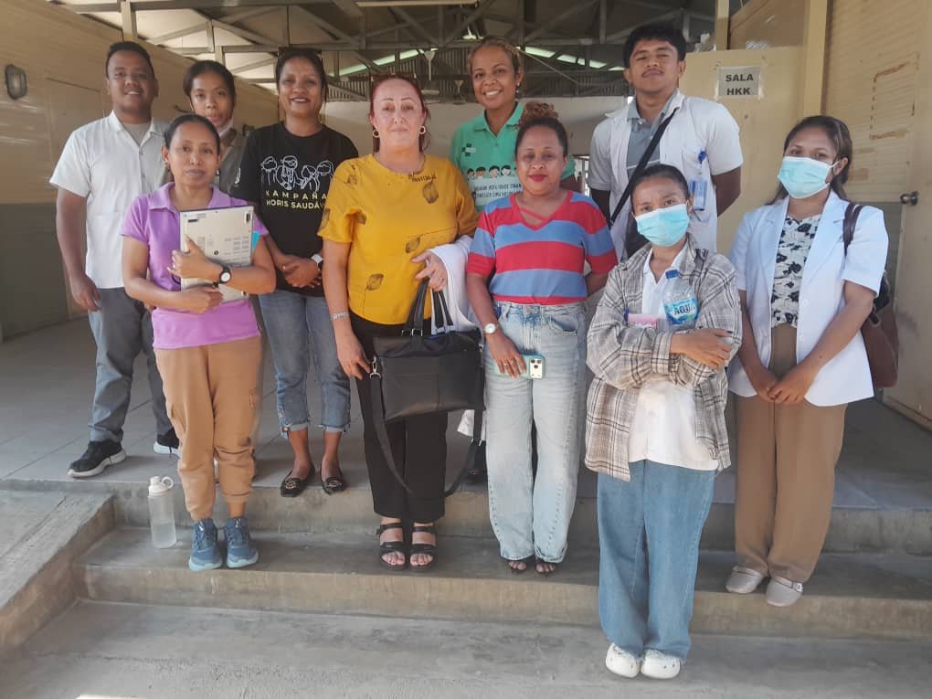 cubacooperatlhn's tweet photo. La Dra. Taymi Rodríguez, Especialista en Pediatría de la #BMCTL #HNGV, desarrolla una capacitación dirigida a médicos timorenses, compartiendo conocimientos y experiencias que contribuyen al fortalecimiento de la atención pediátrica y al intercambio profesional entre ambos países https://t.co/SqMl4vUsIr
