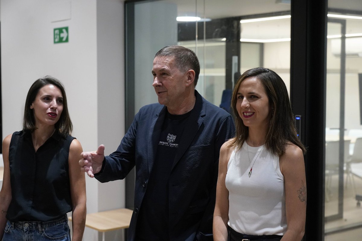 BienJsenaxio's tweet photo. @Bilbo_K5 @daniesdsk Es una enferma mental que se ha creído que es más que nadie y solo es una verdulera hdlgp que no merece el respeto de ningún español, esta es la clase de hdlgp que tenemos representando a los españoles en europa https://t.co/iYByIgRLu8