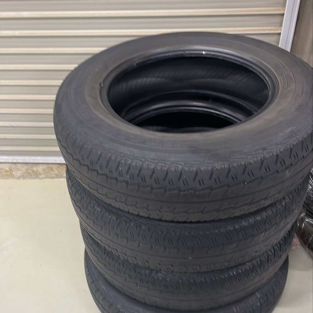eFactorySuzuka's tweet photo. 【乗用車タイヤ交換】
タイヤとホイール持ち込みでのスタッドレスタイヤへの交換をしました。
(作業中の写真は撮り忘れました…😜)
車のタイヤ交換もやってます。
#eFactory https://t.co/Jqa3uLbm9K