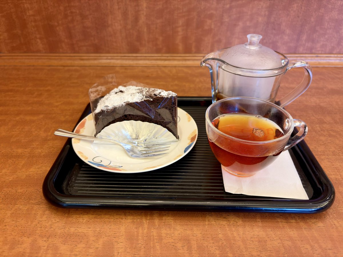 ToanSetsui's tweet photo. 高田馬場
ケーキセットがとてもお手頃でよかった https://t.co/bhn9SAbACy