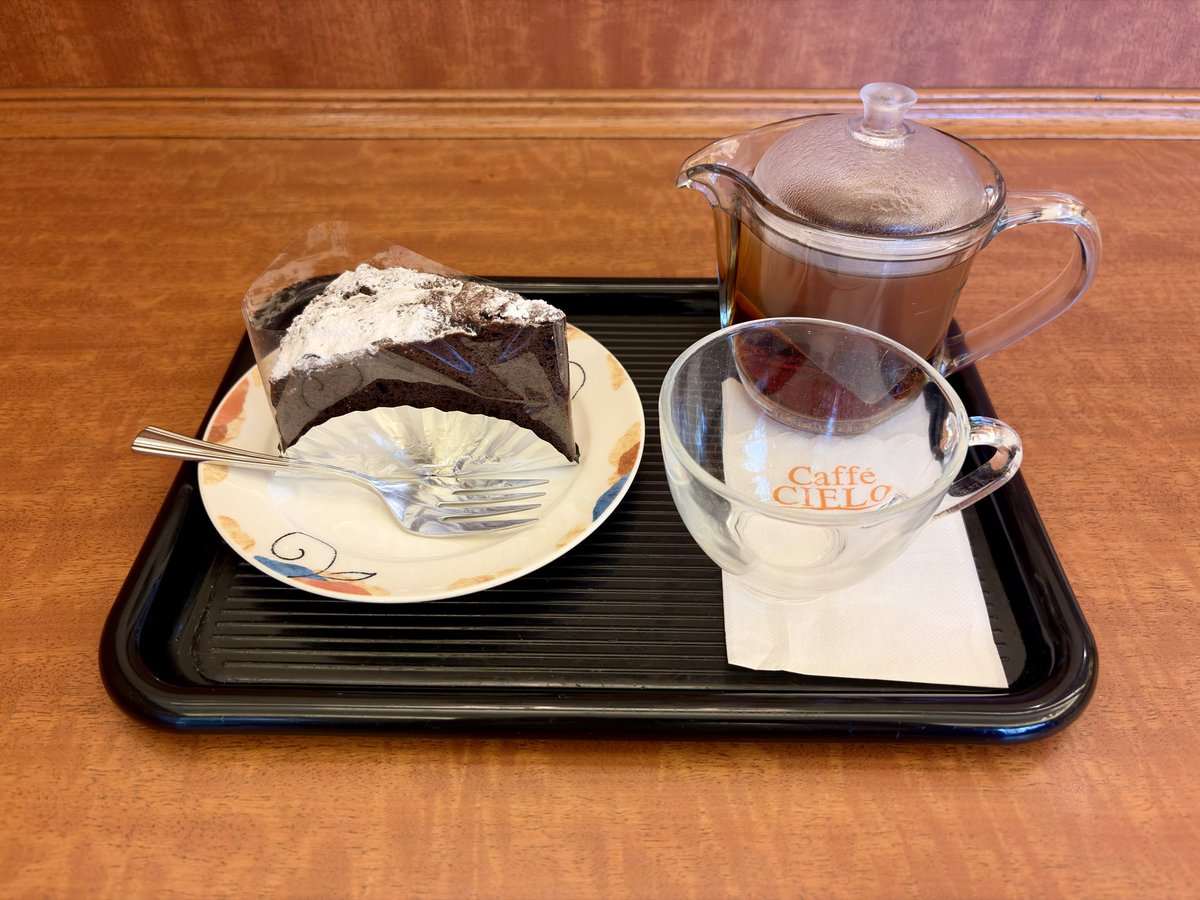 ToanSetsui's tweet photo. 高田馬場
ケーキセットがとてもお手頃でよかった https://t.co/bhn9SAbACy