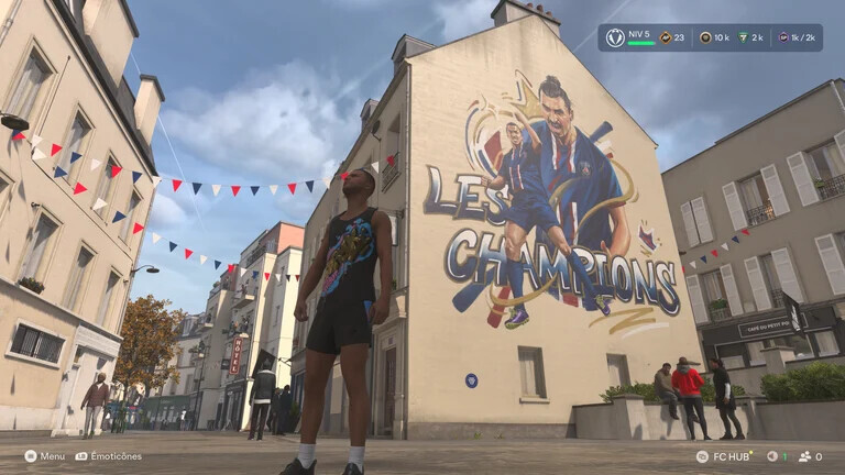 JVCom's tweet photo. Notre test de EA Sports FC 27 est dispo !

Points forts :
- Un gameplay qui récompense la vraie vision du football
- La fin de l’automatisation à outrance
- Les transferts en mode Carrière, beaucoup plus crédibles
- La fraîcheur et la convivialité du mode The Grounds

Points faibles :
- Une courbe d'apprentissage qui risque de déstabiliser les joueurs casu
- Des graphismes inchangés
- Moins d'aides en défense = plus de buts

La Note : 15/20