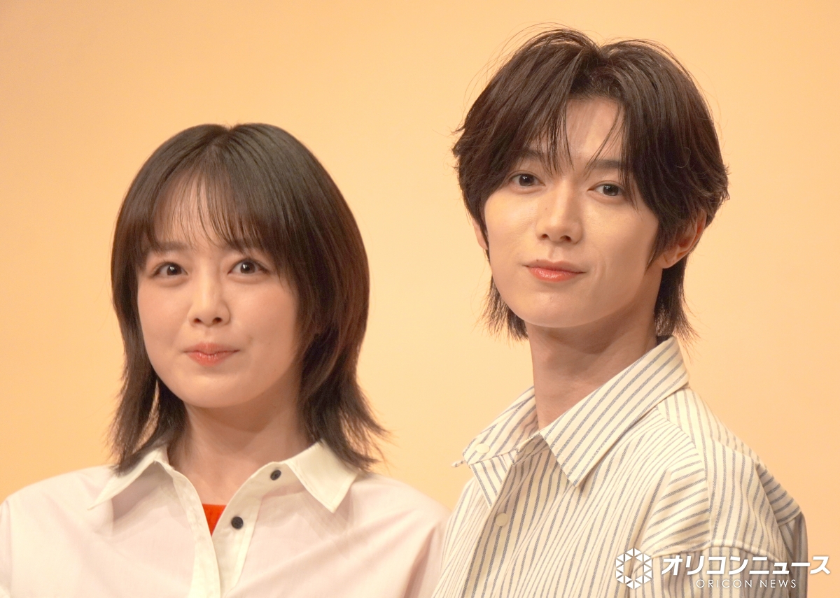 oricon's tweet photo. 味方良介、七五三掛龍也に感心
「朝からきれいな顔をしてらっしゃる～🩷」
https://t.co/GvWV5thqsr
⠀
味方良介、現金30万円紛失を後悔
「落とした自分が悪いから仕方ない」💧
https://t.co/SUam5loqRj
⠀
ドラマ『小麦とバターと復讐と』制作発表 https://t.co/B8FVz3uEvs