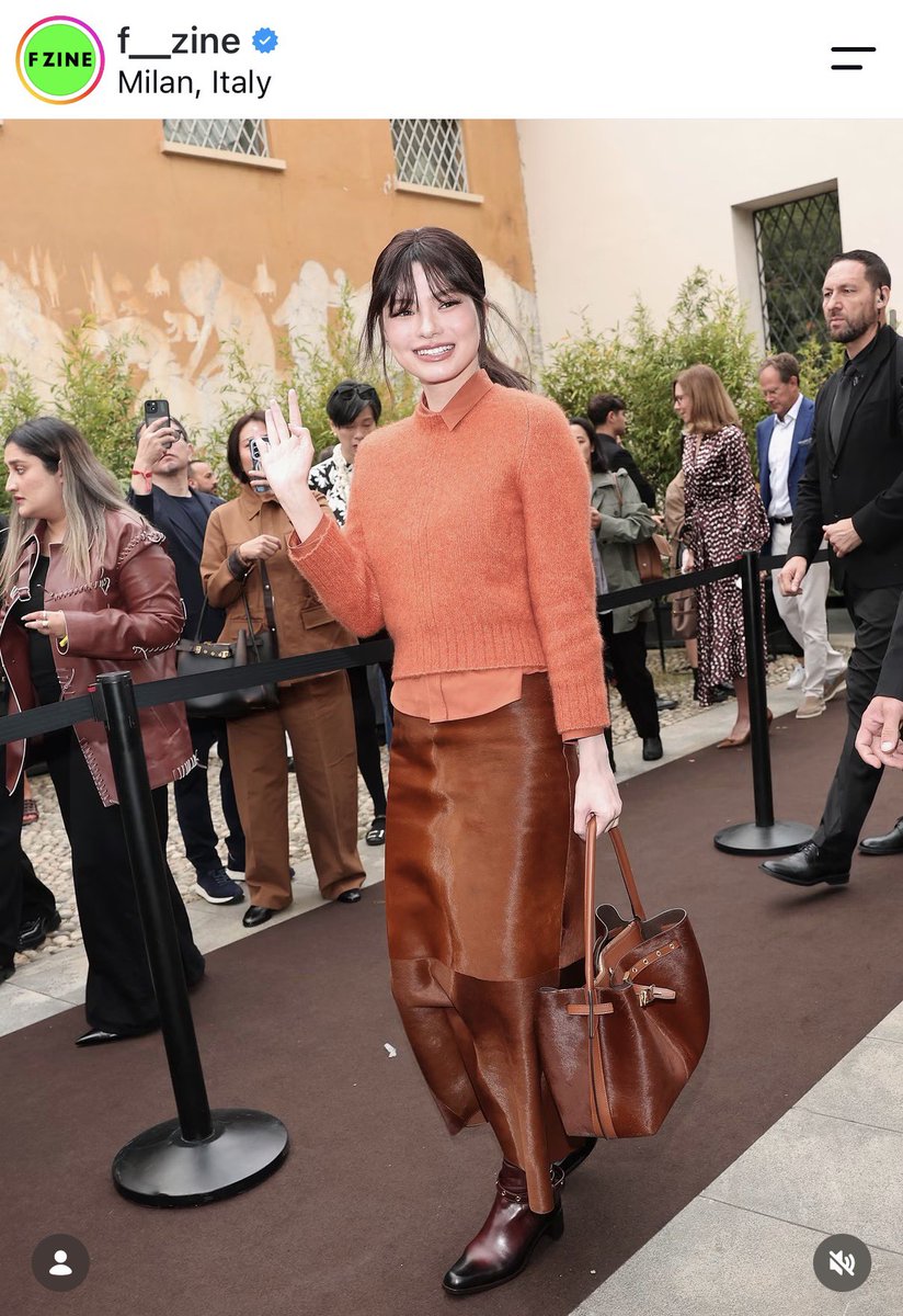 becky_data's tweet photo. Our Tod's girl Becky Armstrong spotted at the brand's S/S '27 show in Milan

REBECCA AT TODS MFW26
#BeckyxTodsSS27
#beckysangels #BeckyArmstrong https://t.co/cP9HBBezco
