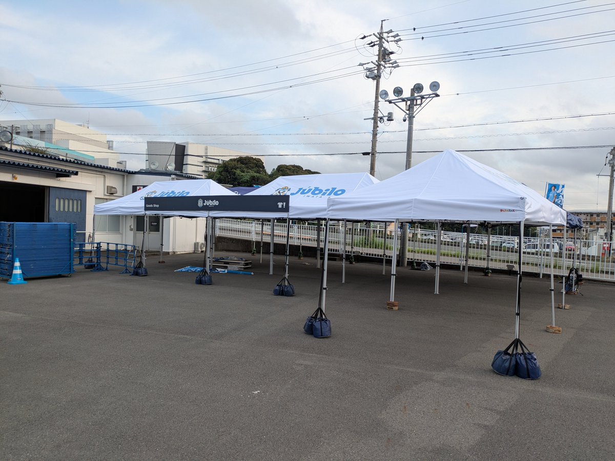 jubilo_shop's tweet photo. 📍9月26日(土)八戸戦ジュビロ広場マップ

チケットキーホルダー　1会計1個
JUBI-PASS STAMP   1会計2枚
⭐️ジュビロ広場グッズ売店
⭐️ジュビロショップ磐田　13:00〜

ジュビロ広場グッズ売店のテントが増えました‼️少しでもお買い物🛒しやすくなるといいな。と思います。

#みんなで行こうぜヤマハ https://t.co/9XHDB2jgMI