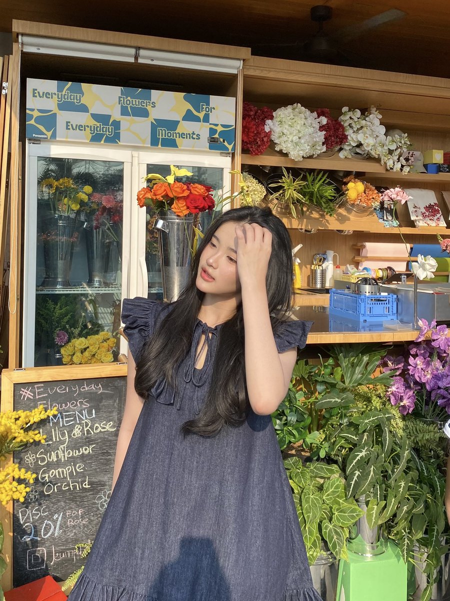 CErine_JKT48's tweet photo. #DiesVenErine latepost https://t.co/UagAxKeBW4