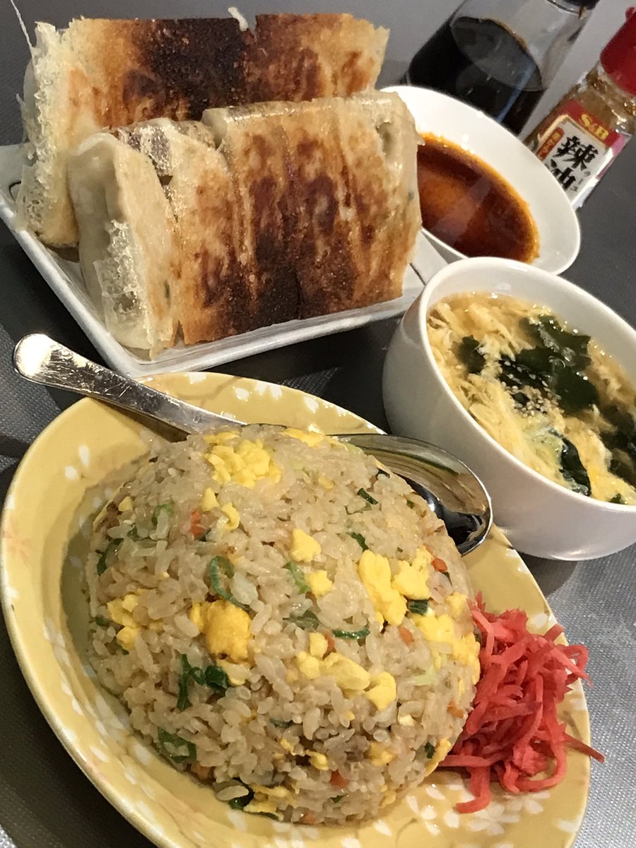 sense_kabu's tweet photo. 今日はチャーハン&amp;焼き餃子&amp;玉子わかめ中華スープの3点セットを食べました。おいしかったです。 https://t.co/QtsobkuIEl