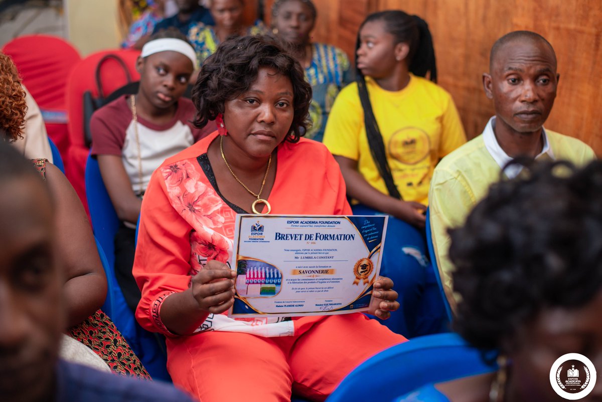 PlamedieAl's tweet photo. Remise des brevets sanctionn ant la fin de la formation en SAVONNERIE que nous avons organisé en collaboration avec @ESPOIRACADEMIAFOUNDATION https://t.co/qEK59mya7a